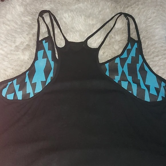 Geometric Pattern Tank Top - Picture 4 of 9